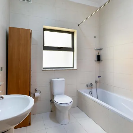 Apartman St Julians 2bdr Flat With Seaview By Pmi Malta San Ġiljan