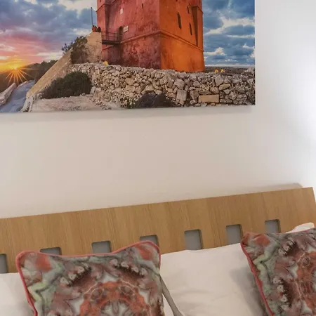 St Julians 2bdr Flat With Seaview By Pmi Malta Lägenhet *